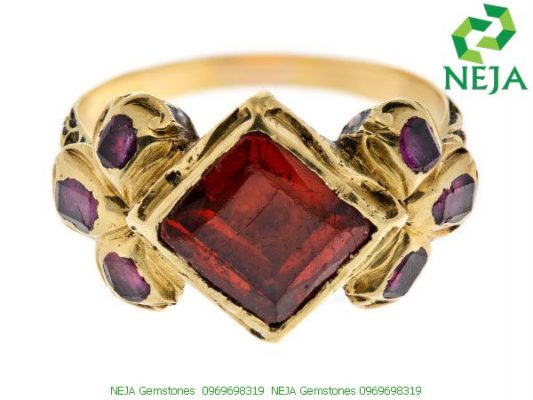 nhẫn vàng almandine garnet